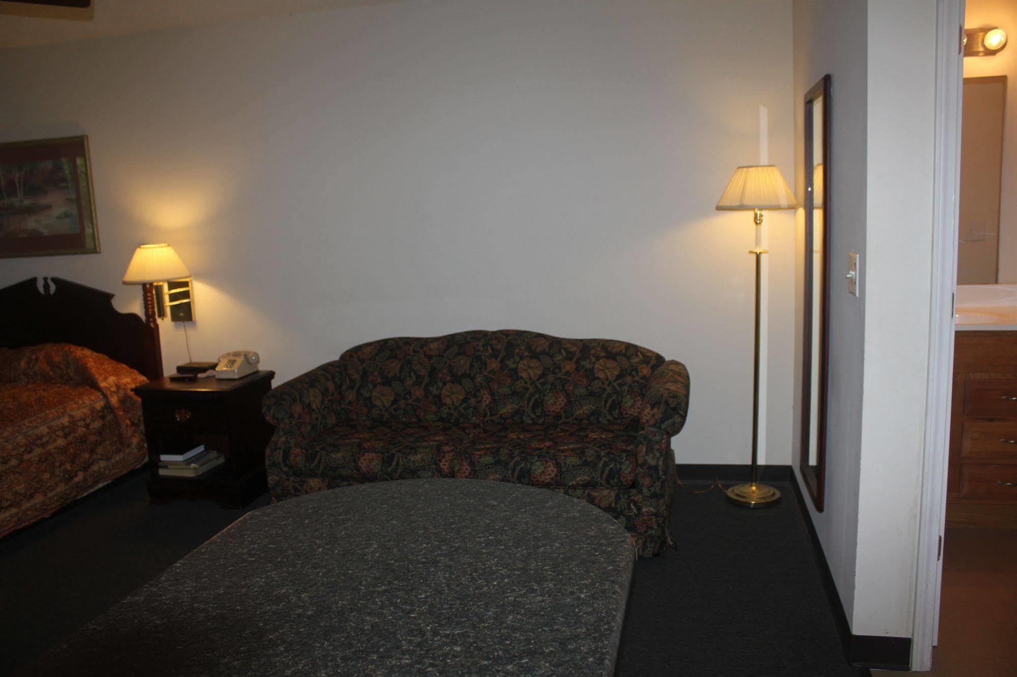 High Falls Inn & Suites Exterior photo